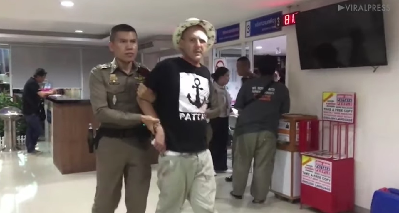 Người đàn ông Pháp bị bắt vì trộm một chiếc Huawei P30 tại cửa hàng ở Thái Lan | T E C H R U M . V N