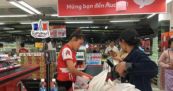 Khó hiểu thương vụ bán 18 siêu thị Auchan Việt Nam