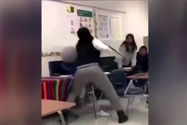 Phẫn nộ cảnh cô giáo đánh đập học sinh dã man giữa lớp