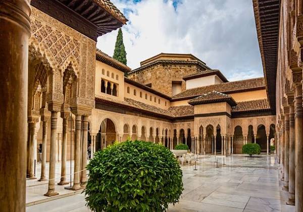 Alhambra ở đâu? Kỳ quan kiến trúc Hồi giáo nổi tiếng trời Âu