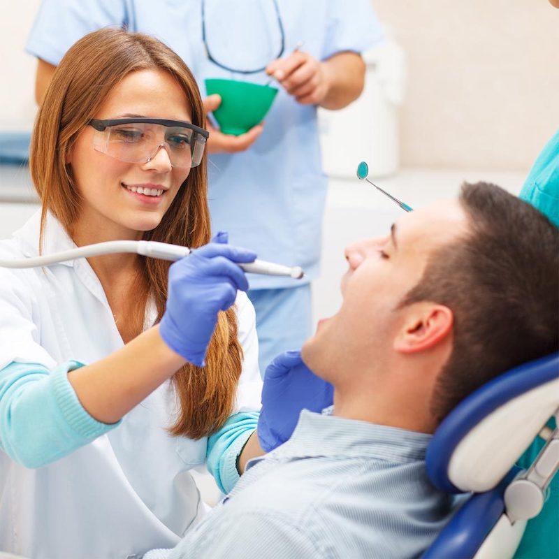 Trám răng composite bao nhiêu tiền? Yếu tố làm thay đổi mức giá